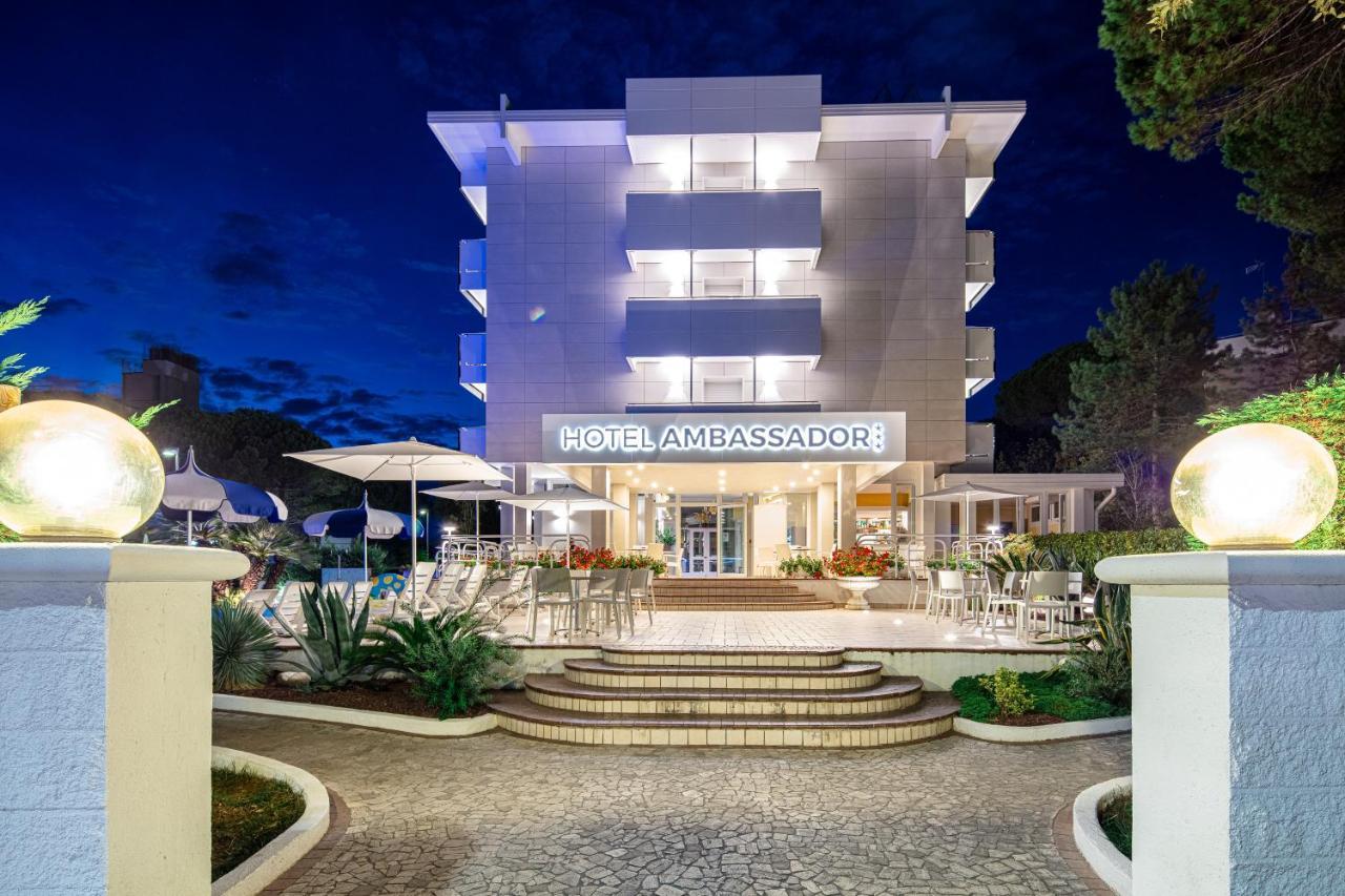 Hotel Ambassador Meuble Lignano Sabbiadoro Exterior photo